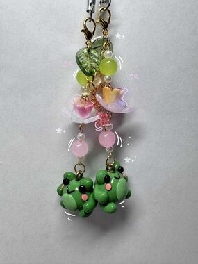 Cute frog keychain